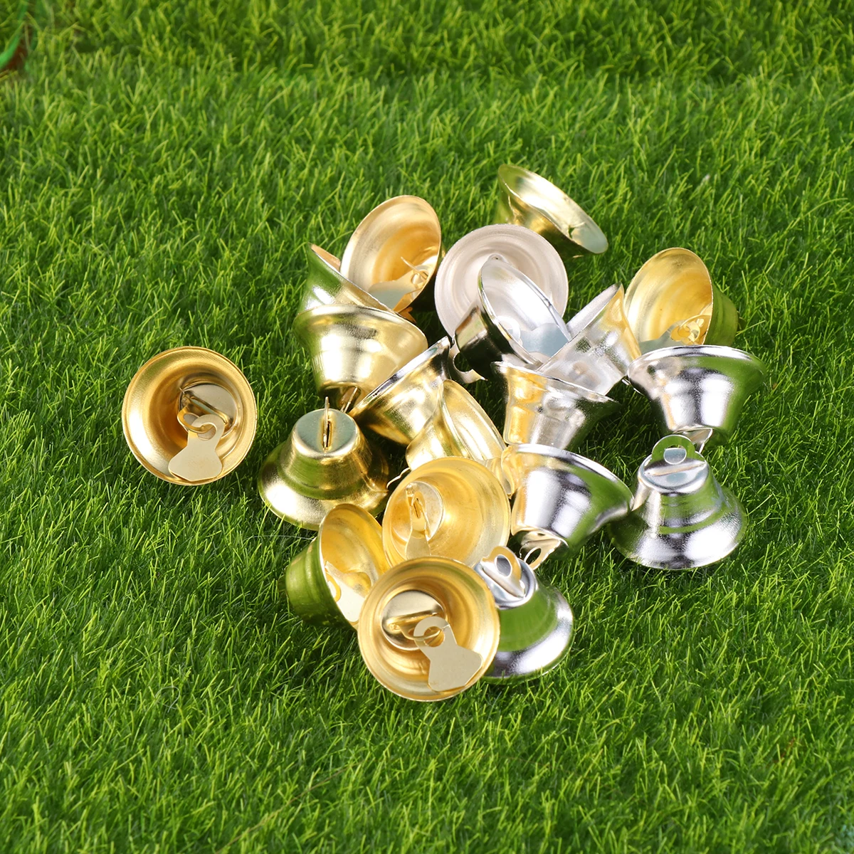 

20Pcs Christmas Hanging Bells 20Mm Classic Jingle Bell Pendant Party Decoration Ornament for Home Store Hotel Festive Supplies