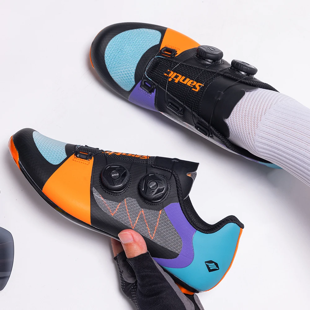 Santic Carbon Fiber Cycling Shoes Men Outdoor Professional Road Racing Shoes Adjustable Auto-lock Road Riding Bicycle Sneakers