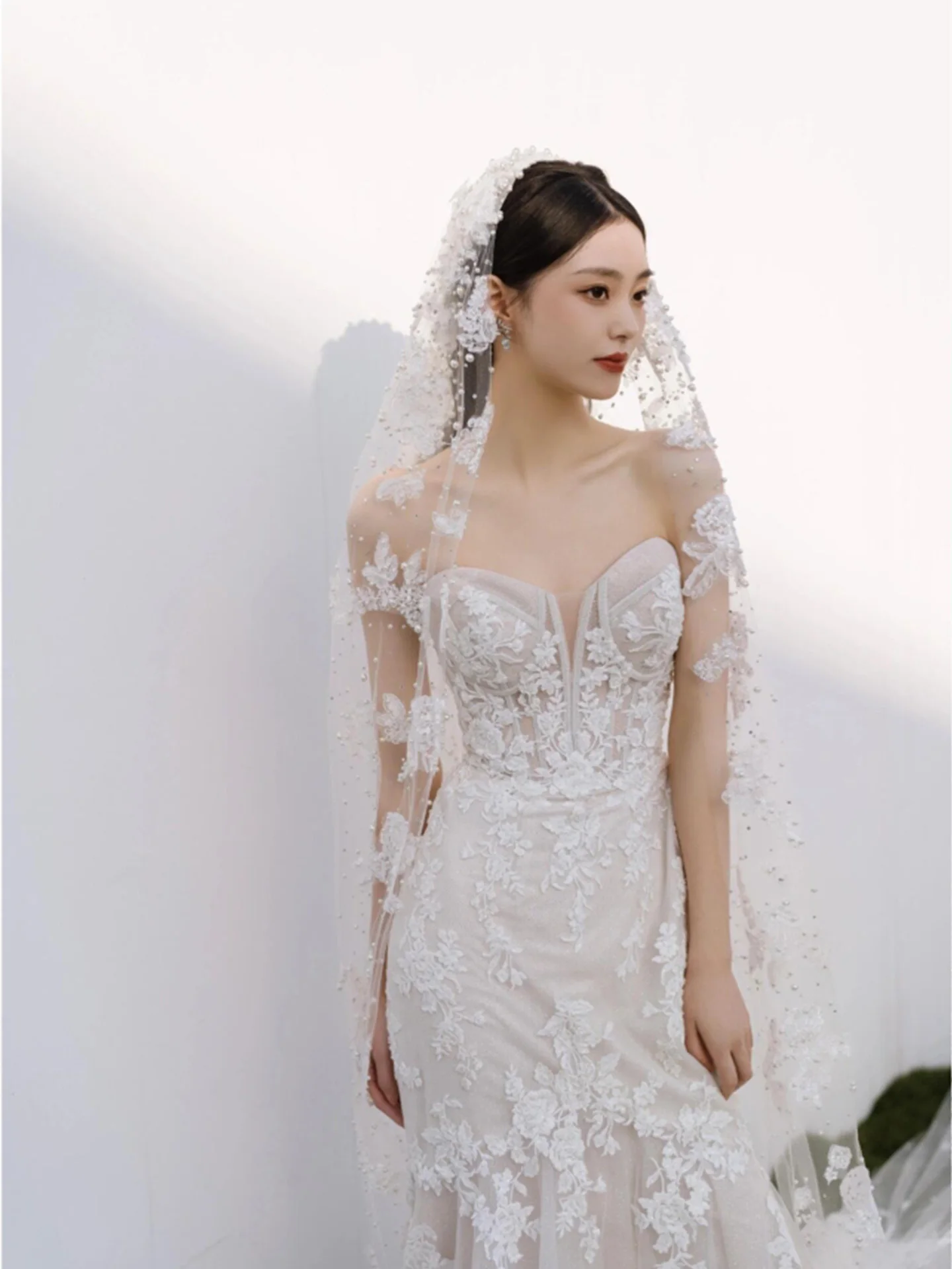 

Новое кружевное свадебное платье 2026 года без бретелек, фасон «русалка», с коротким шлейфом, для утренней фотосессии, женское, в стиле феи