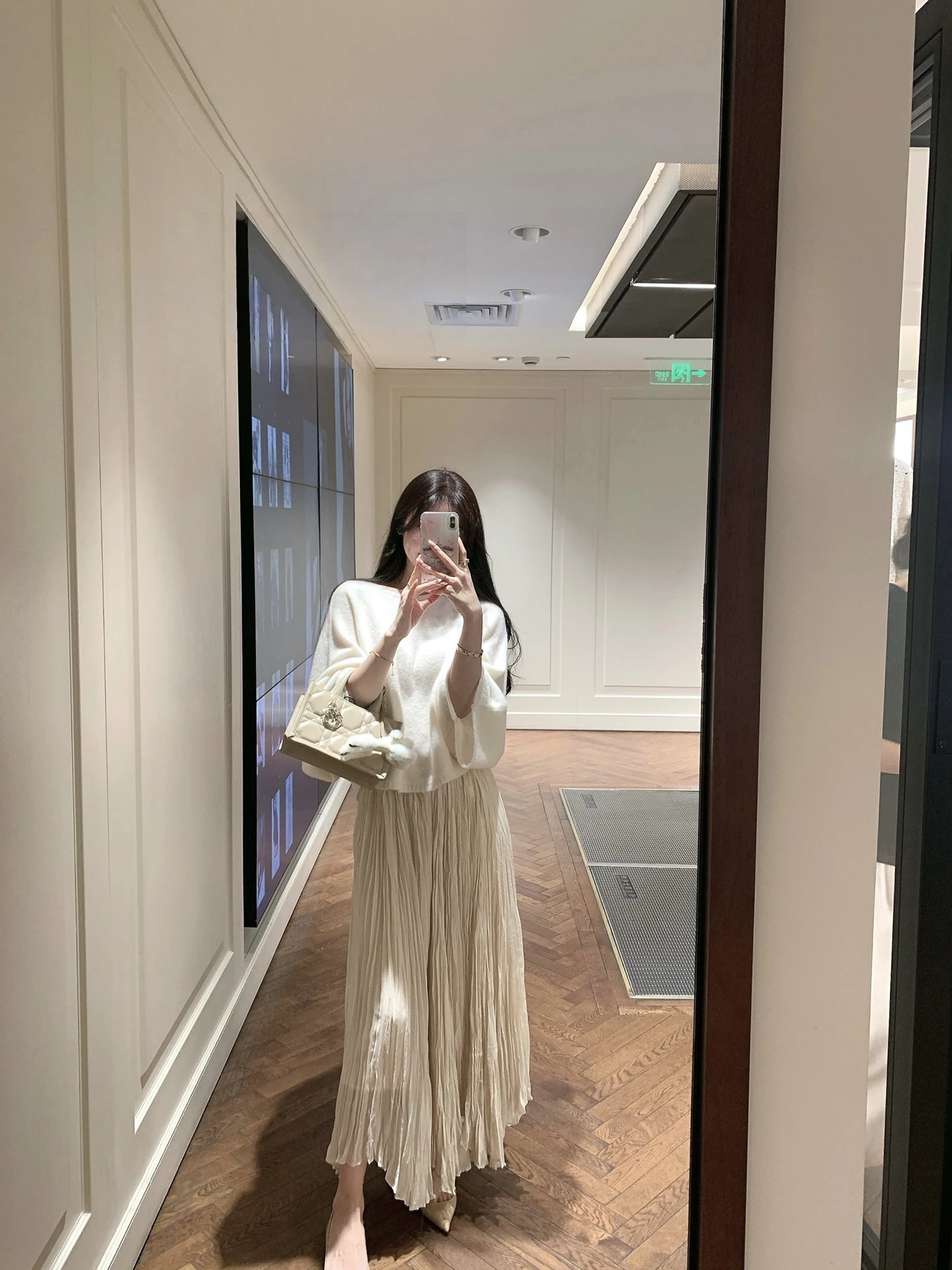 

Женский вязаный свитер Zhaobao Ni из шелковой камвольной пряжи, осенняя новинка, комфортный свободный крой, круглый вырез, для повседневной носки, цветной, F...