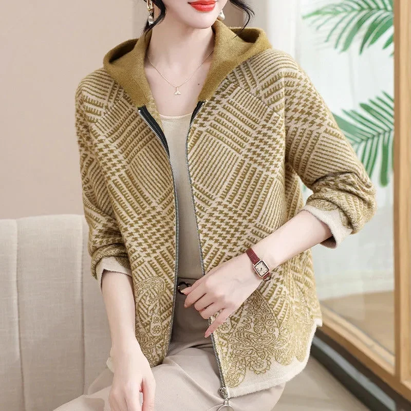 

Трикотажное пальто для мам, женское пальто 2025 года, новинка весны, осени и зимы, верхняя одежда с капюшоном, старое шерстяное пальто среднего возраста, повседневное женское пальто