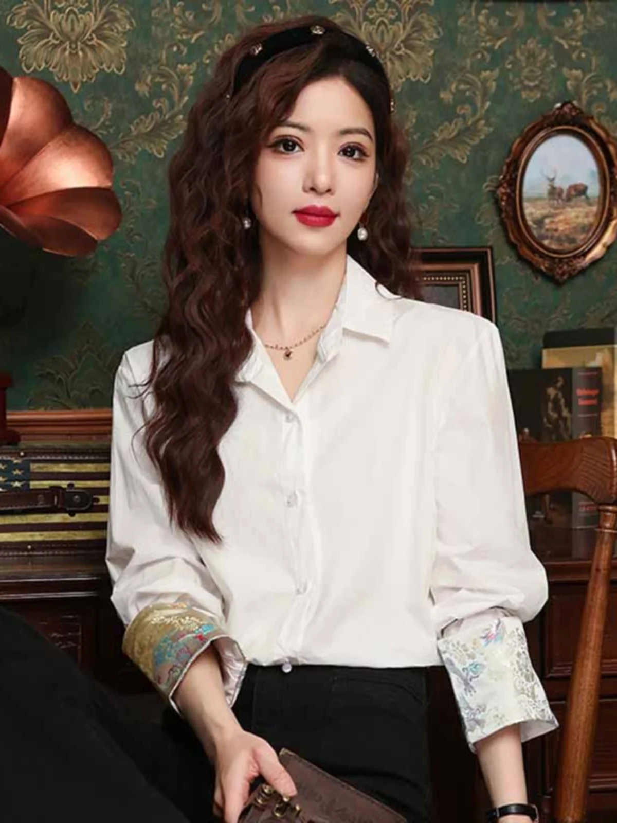 

Новая китайская белая рубашка для женщин, весенняя модная свободная приталенная блузка с длинным рукавом и отложным воротником, корейская версия с принтом