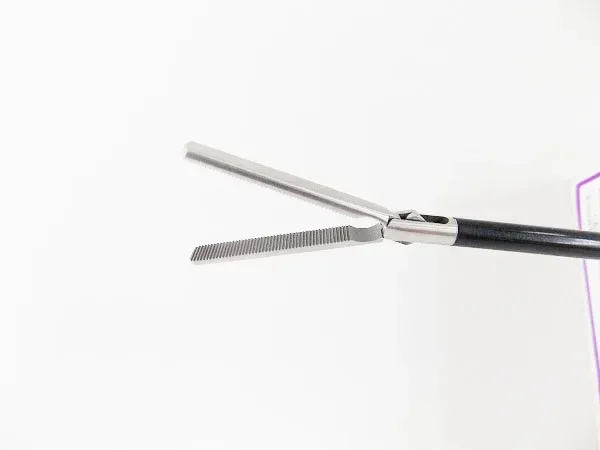 Surgical 5mm endoscopic bowel grasper