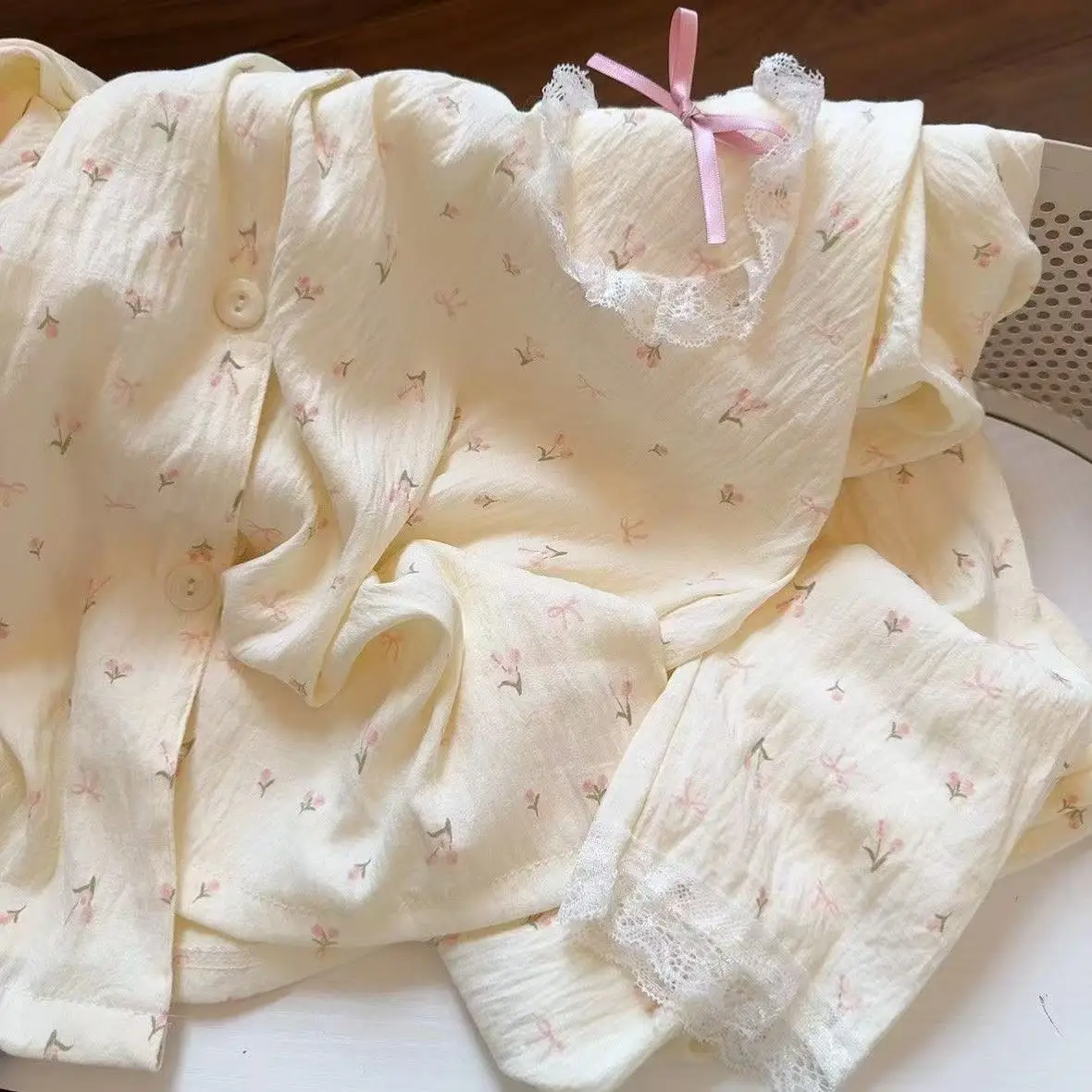 

Комплекты пижам без пуговиц для женщин, полиэстер, корейский стиль, с принтом, легкие, дышащие, простые в уходе, разноцветные, с длинными рукавами, капри, 2026