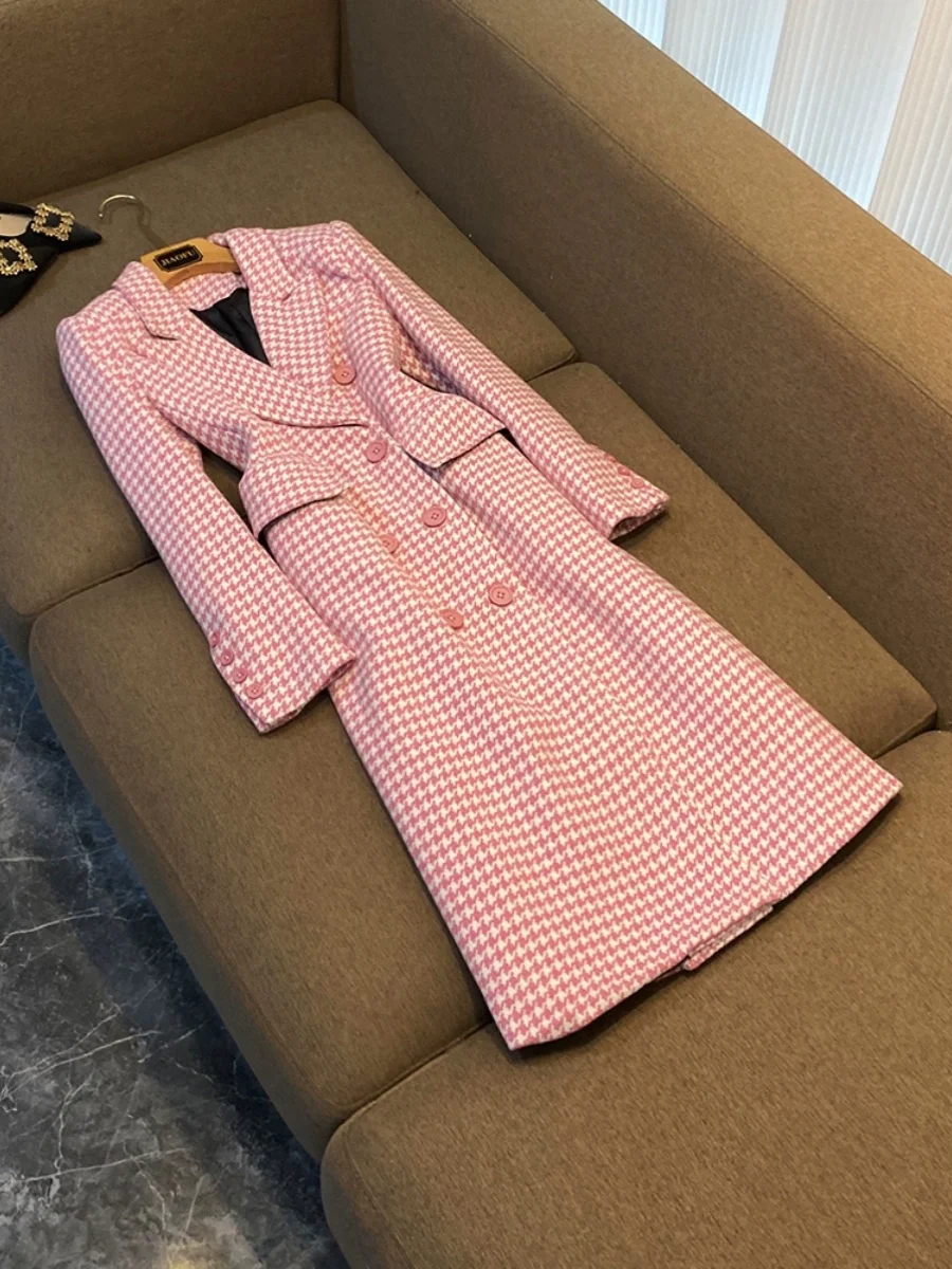 

Розовый шерстяной костюм в клетку, облегающее женское длинное пальто-свек с двубортной застежкой на пуговицы