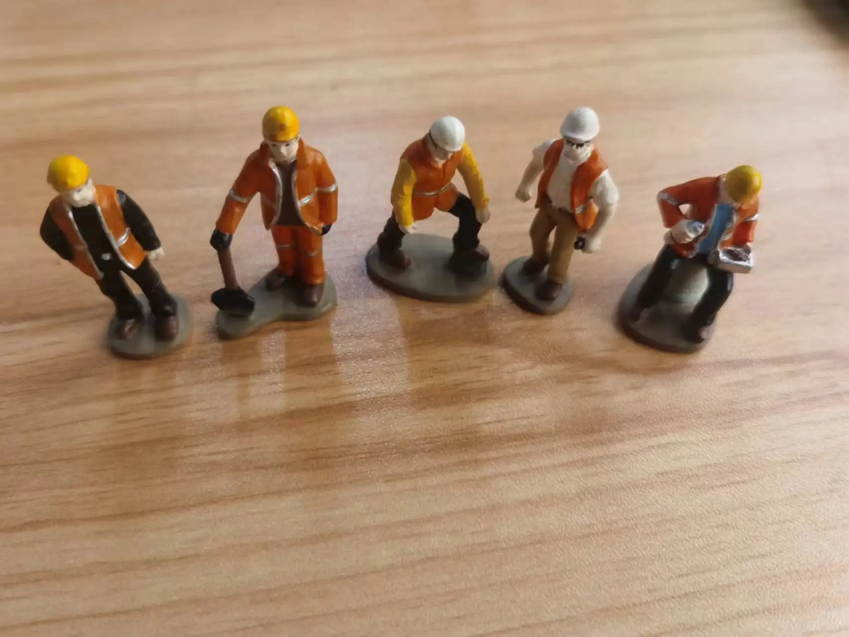 Miniature model  resin workers   5pcs/set