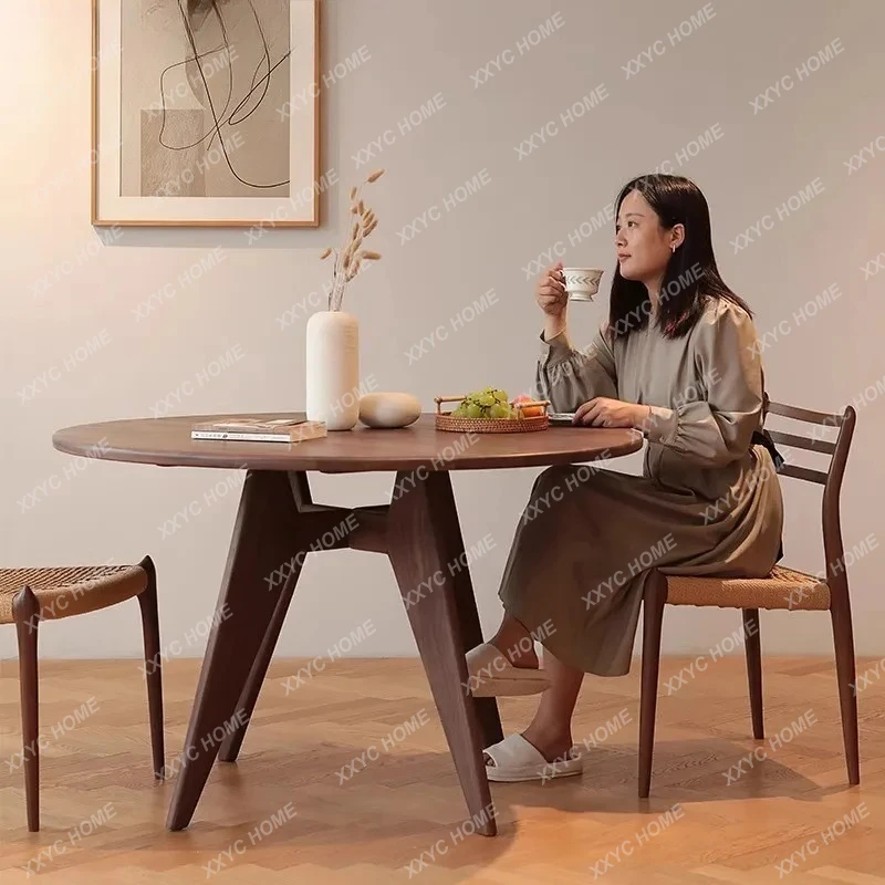 

Круглый обеденный стол в средневековом стиле из массива дерева для небольшой квартиры, простой круглый стол для гостиной