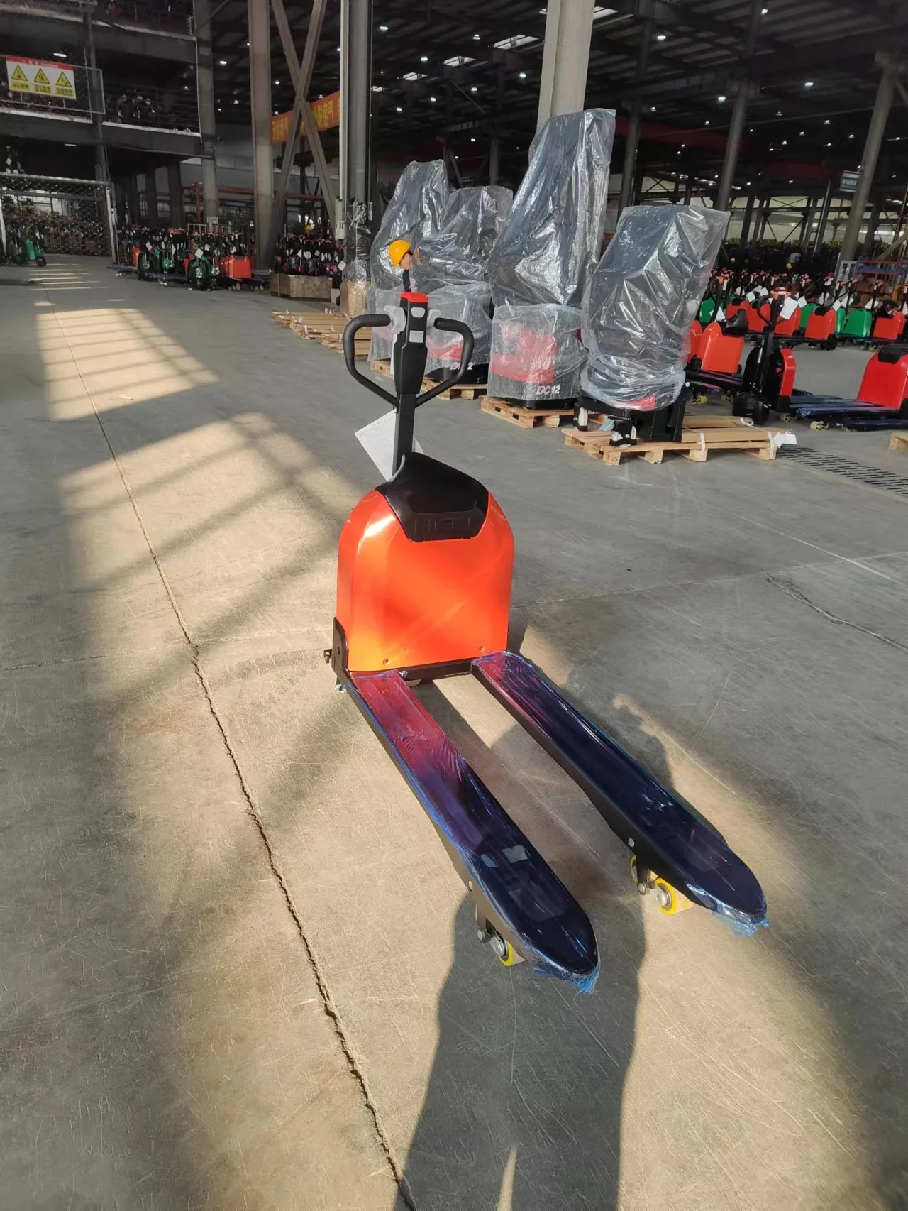 HELI barato 1,5 toneladas 1,8 toneladas 2,0 T transpaleta eléctrica batería de litio gato de paleta pequeñas carretillas elevadoras camión a la venta