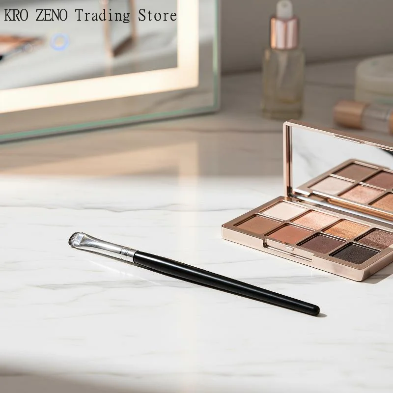 🔝 Lot de 2 pinceaux à eyeliner incurvés, poils cruelty-free, outils de précision pour fard à paupières et estompage, pour les passionnés de maquillage ✨