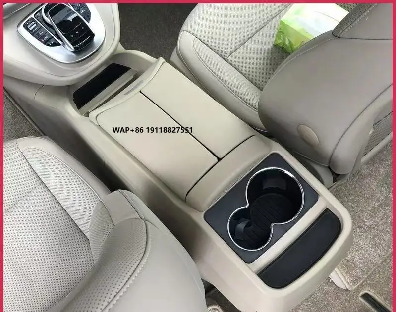 

Автомобильный подлокотник-хранилище с холодильником и подстаканником, модификация салона класса люкс
