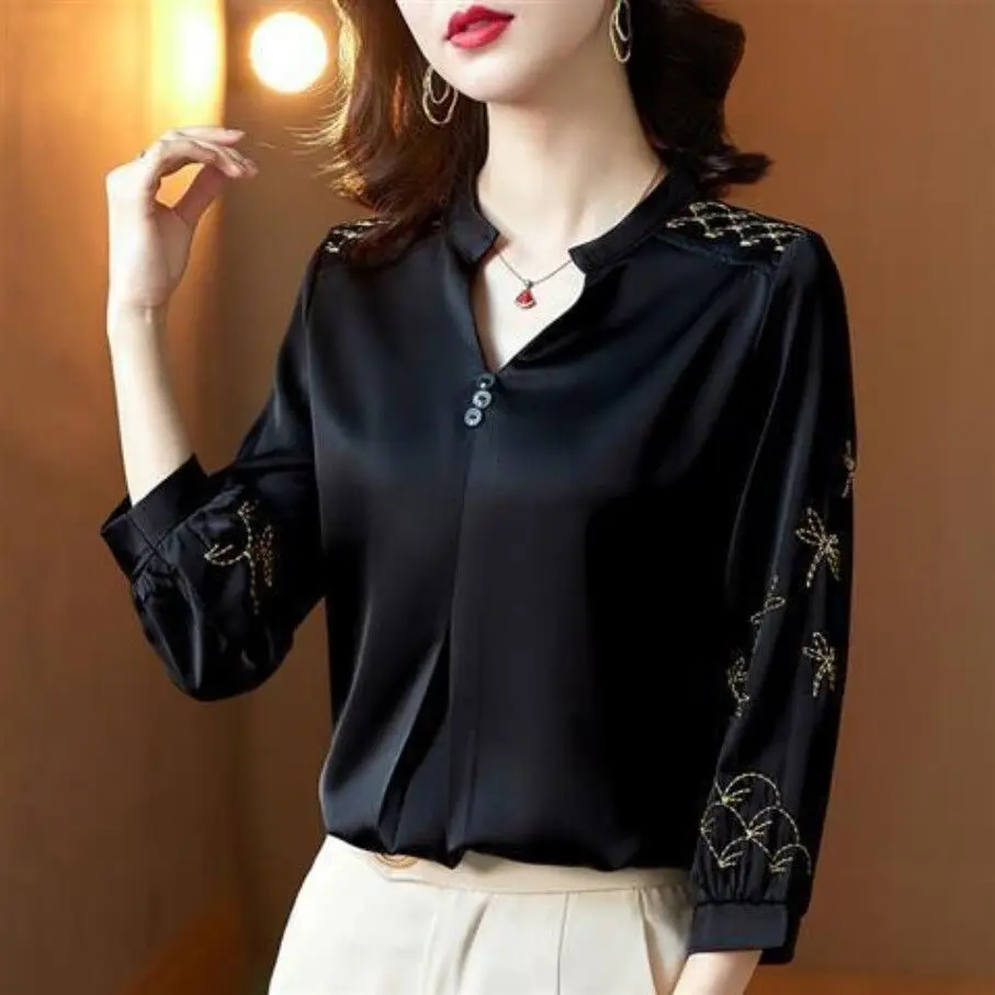 Fashion Vintage Solid Color Embroidery Shirt for Female Spring Summer Chic Button Spliced Loose V-Neck T-shirt Women\'s Clothing