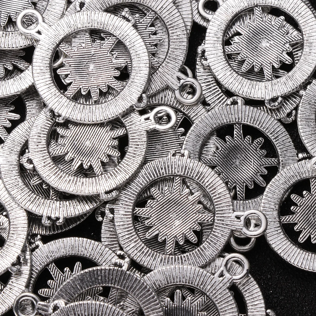 

50Pcs Graduation Season Alloy Pendants Polished Compass DIY Jewelry Making Charms Necklace Bracelet Accessories