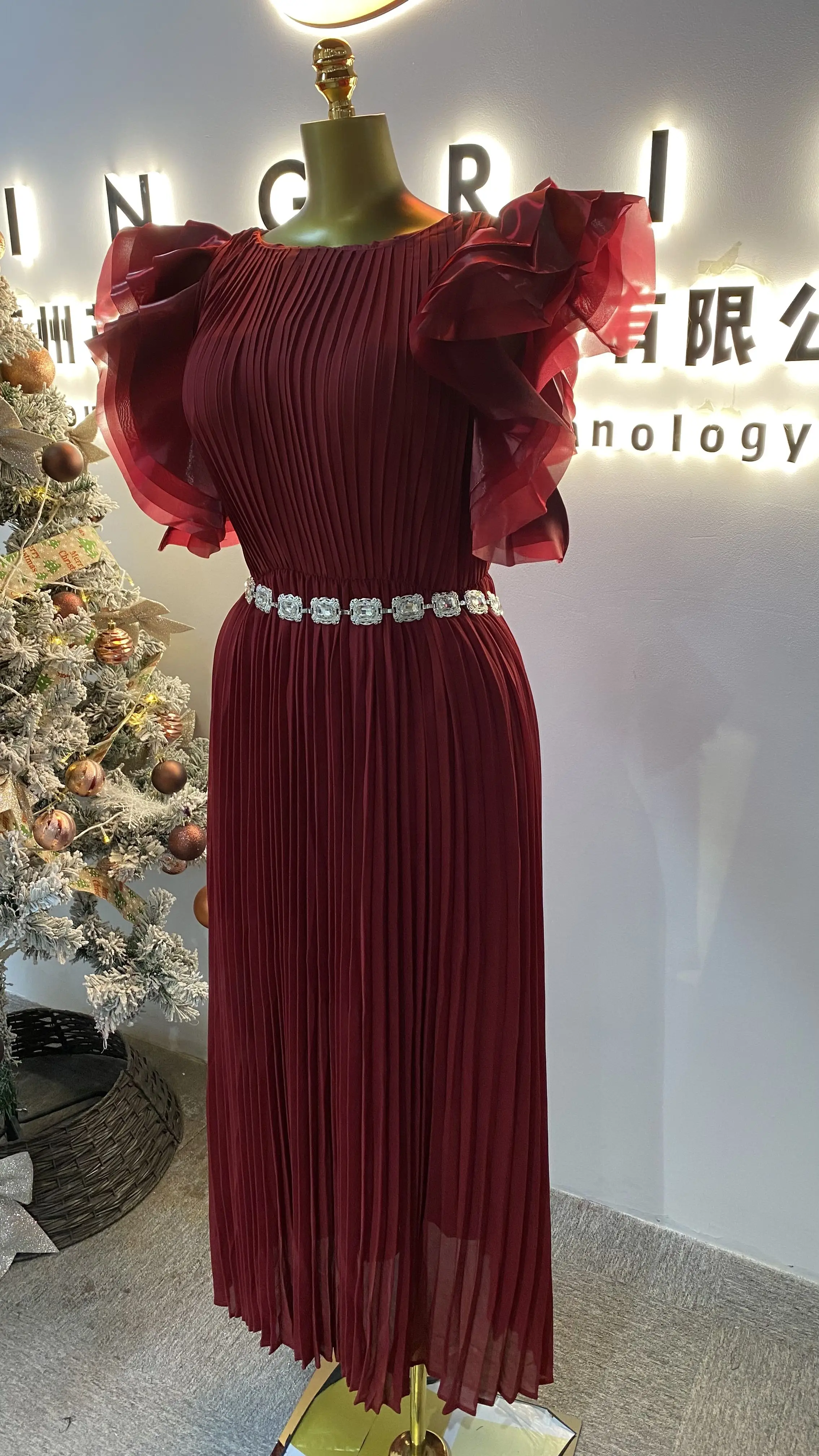 New style burgundy round neck rhinestone elegant women's dress with large pleats-GZXX054
