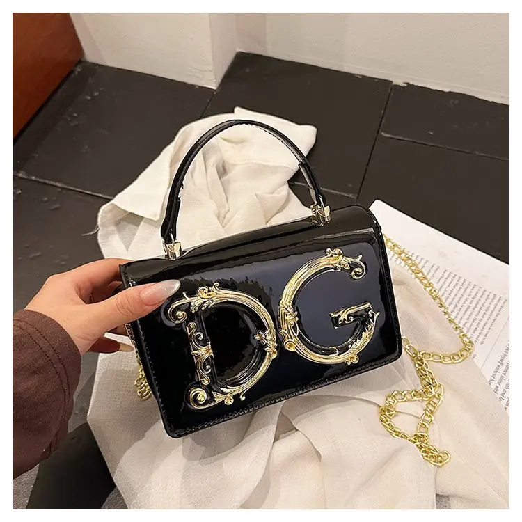 

2025 New High-end Quality Women's Patent Leather Portable Fashion Women's Bag Chain Diagonal Span Portable Small Square Bag