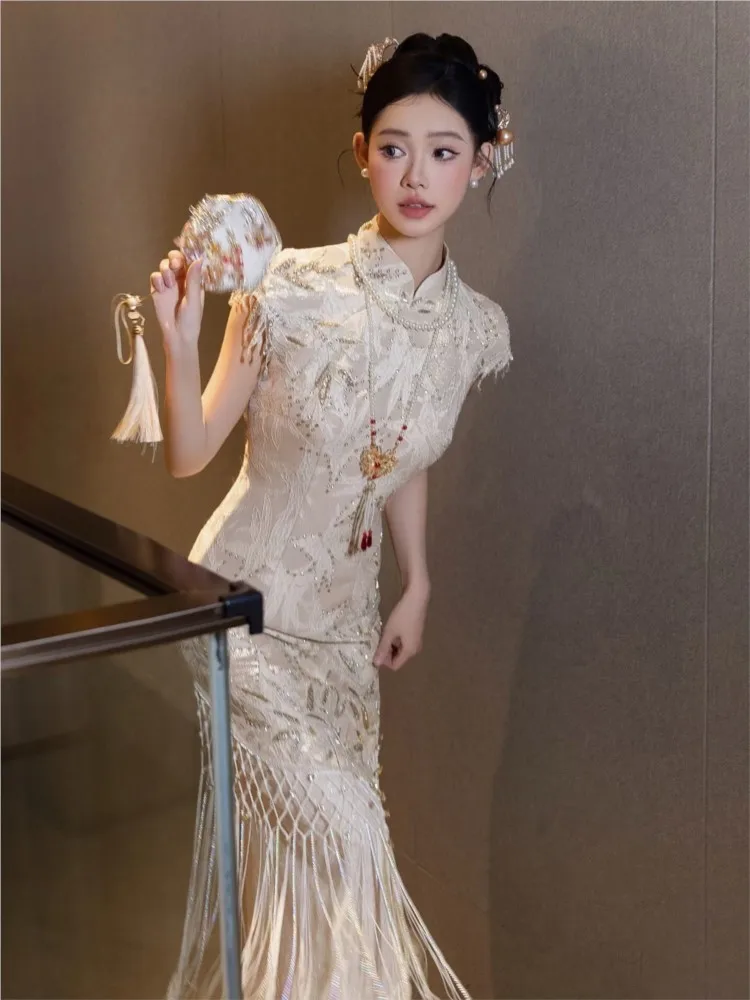 A champagne-colored new Chinese-style cheongsam and casual dress with small tassels for the day of toasting