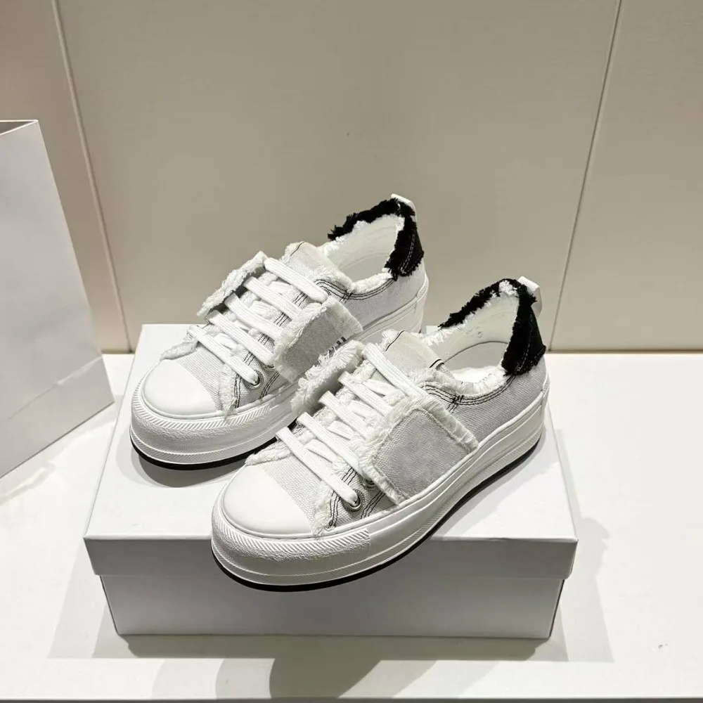 

Women Shoe Brand Designs Thick Soled Height Increasing Shoes with High-quality Embroidery and Willow Catkins Patterns SL001