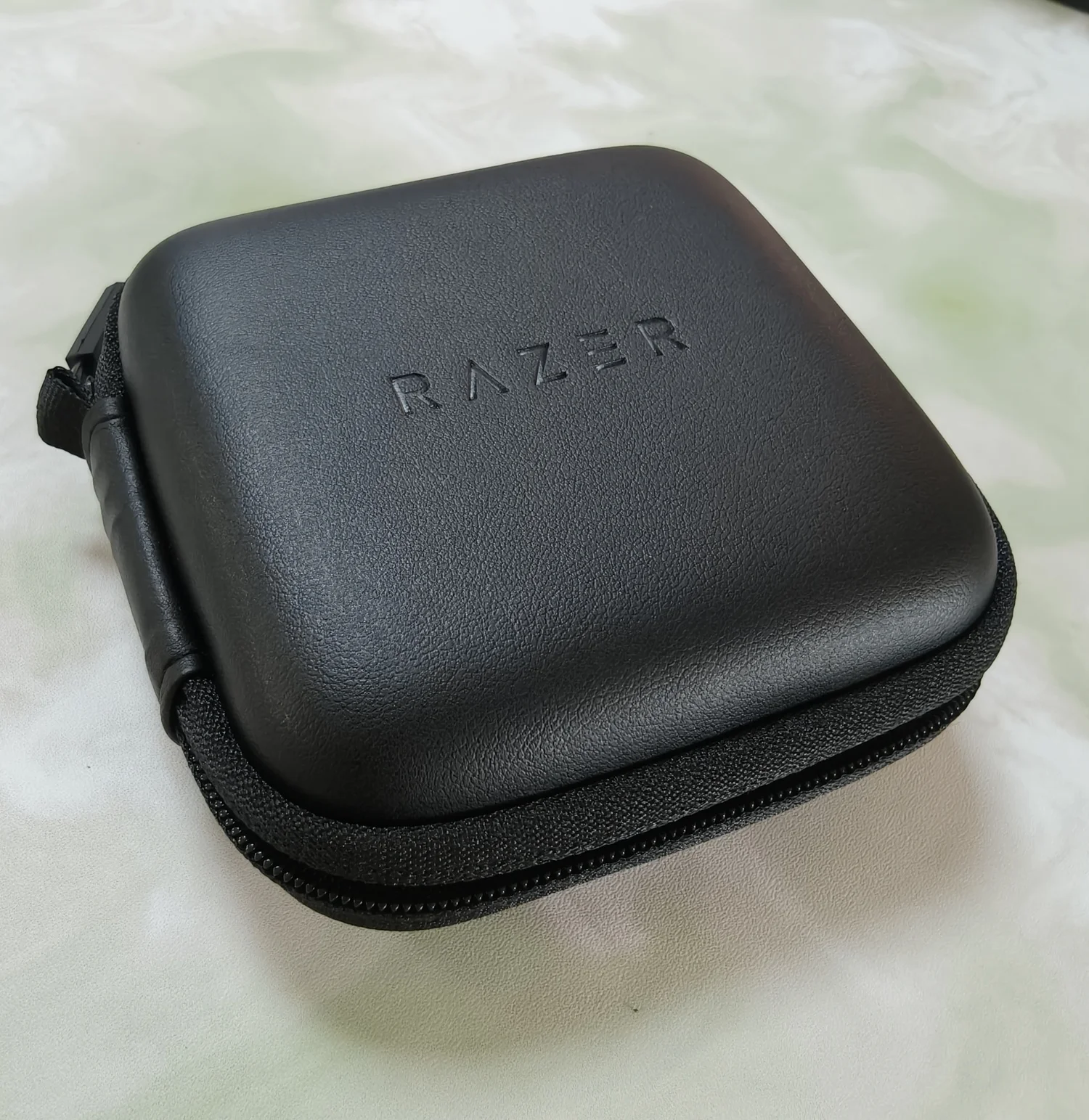 شاشة Razer Moray المريحة داخل الأذن للبث طوال اليوم، تصميم صوتي هجين ثنائي السائق، عزل الضوضاء السلبية الفائق