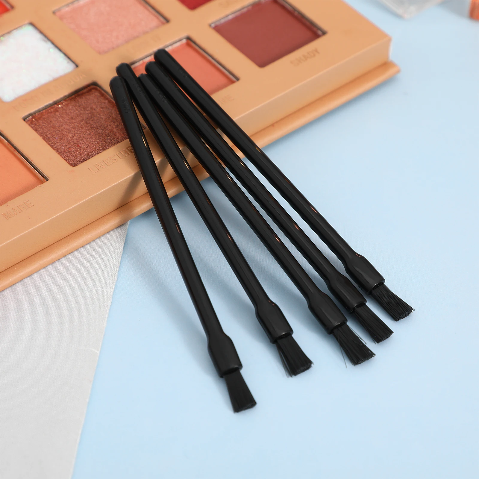 

100pcs Nylon Lip Brush Disposable Lipstick Applicators Gloss Wands Soft Bristles Lightweight Makeup Tool For Lip Color