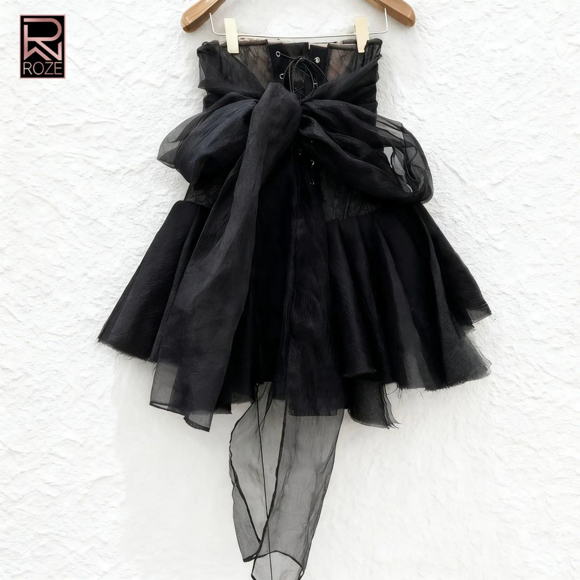 فستان Bodycon مثير بفتحات 2025 - رقبة رسن مع تفاصيل ربطة عنق وثوب متقاطع بدون ظهر