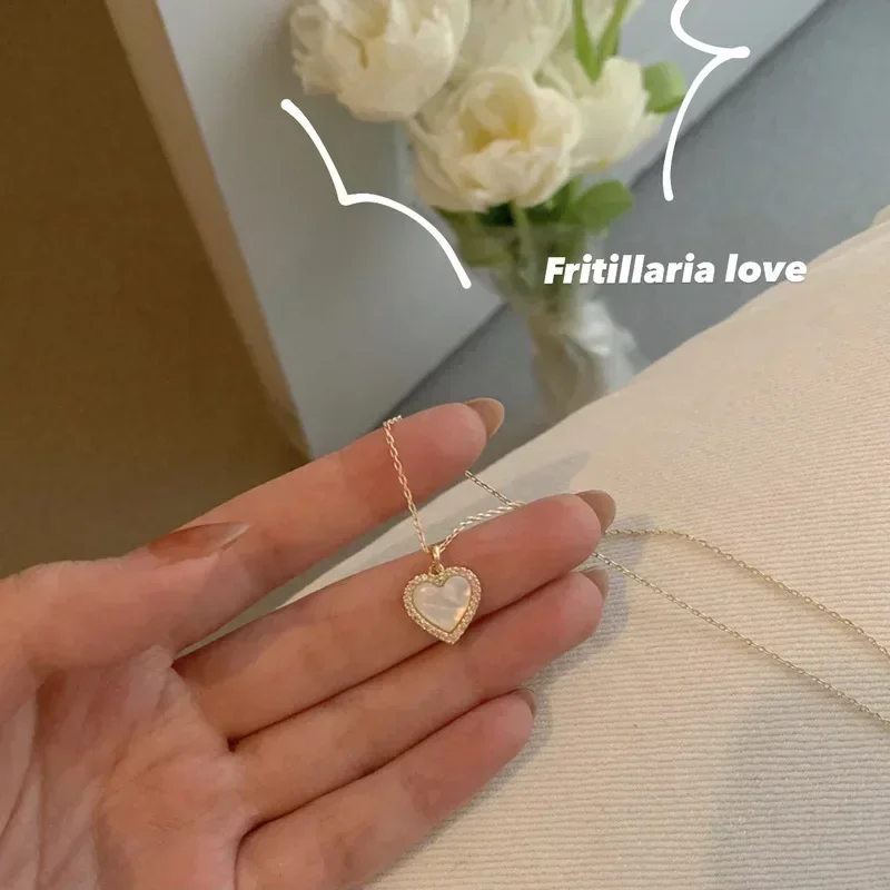 

Fashion Crystal Heart Pendant Necklace for Women Austrian Infiniti Delicate Transparent Quicksand Design New Jewelry
