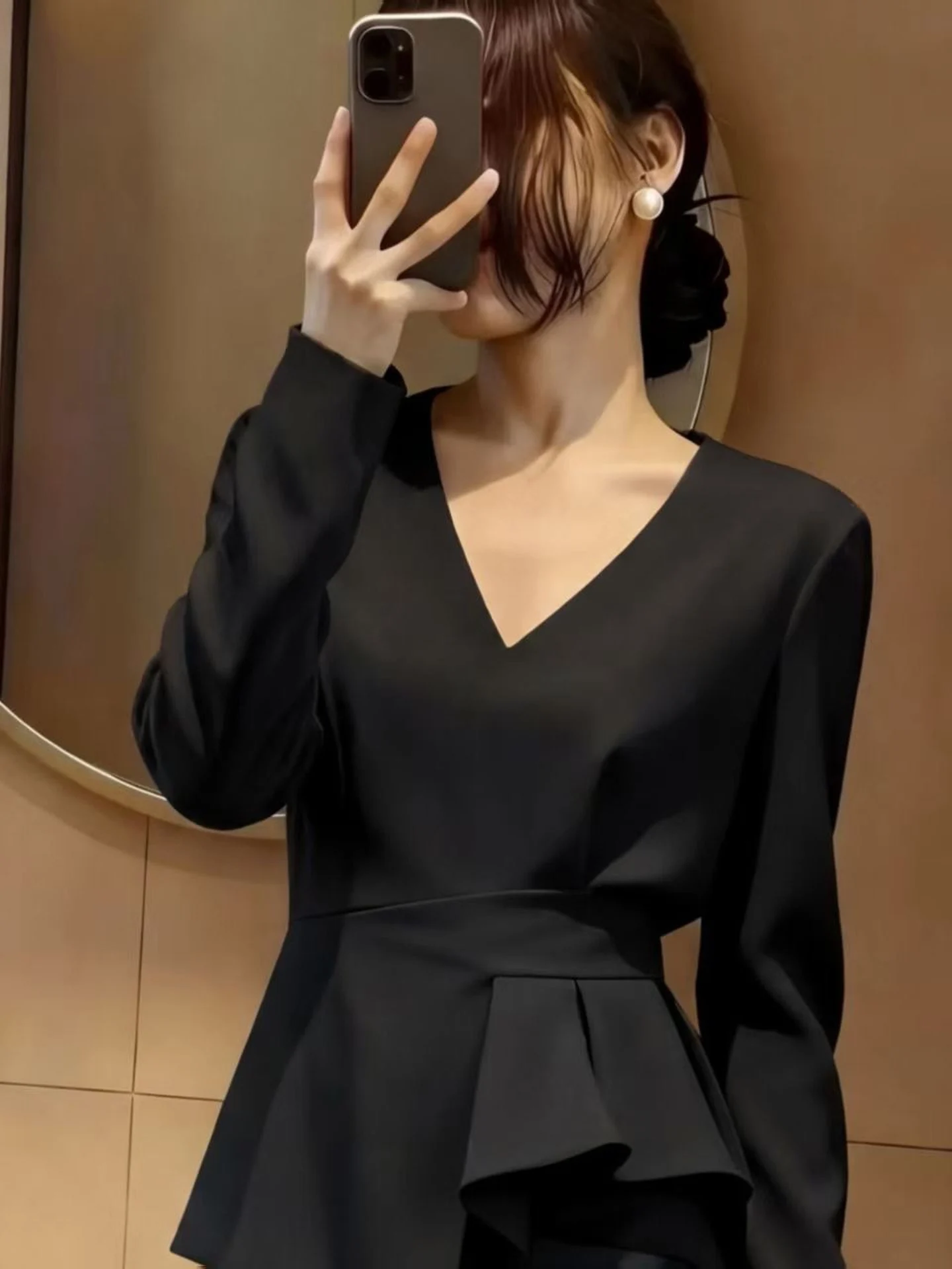 Elegant Black V-Neck Long Sleeve Women's Top Gathered Waist Hem Ruffle High Waist French Style Summer Autumn Fashion T-Shirt