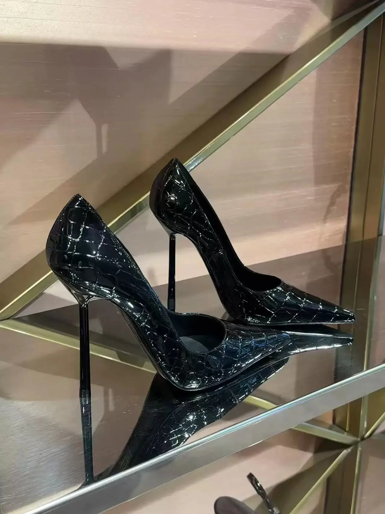Black Crocodile-patterned Pointed-toe High Heels Sexy Patent Leather Shallow Mouth Pumps Women Work Commute Single Shoe 8cm/10cm