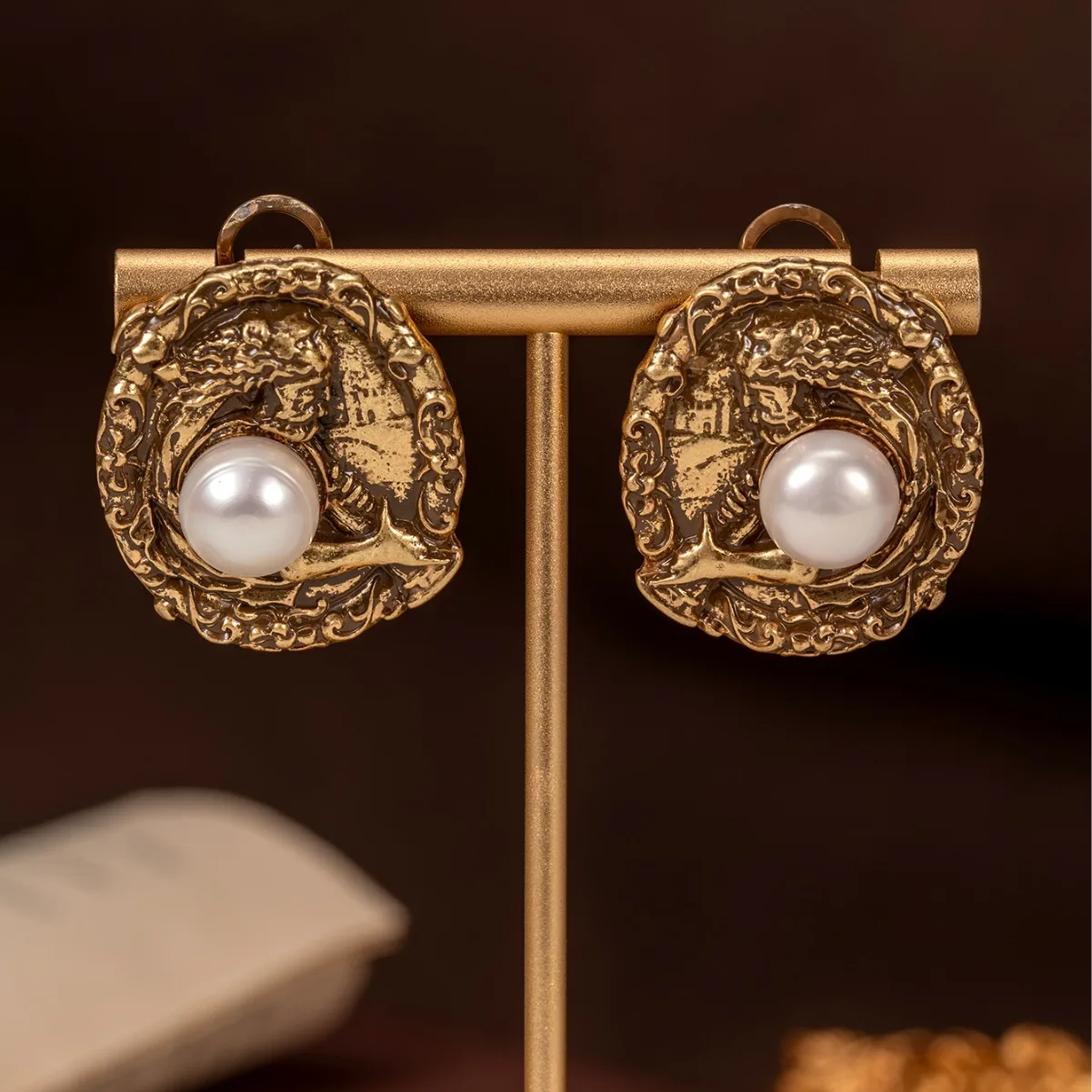 Medieval vintage relief portrait inlaid pearl earrings retro  freshwater pearl medieval stud earrings