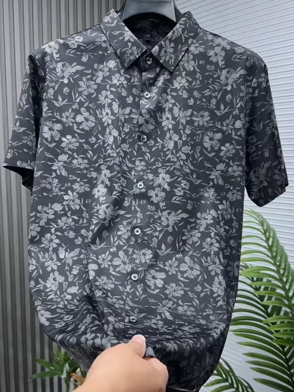

New Summer Floral irt Men's ort Sve Versatile Sli Busin Casual Comfortable High Quali Faion Urban Sle