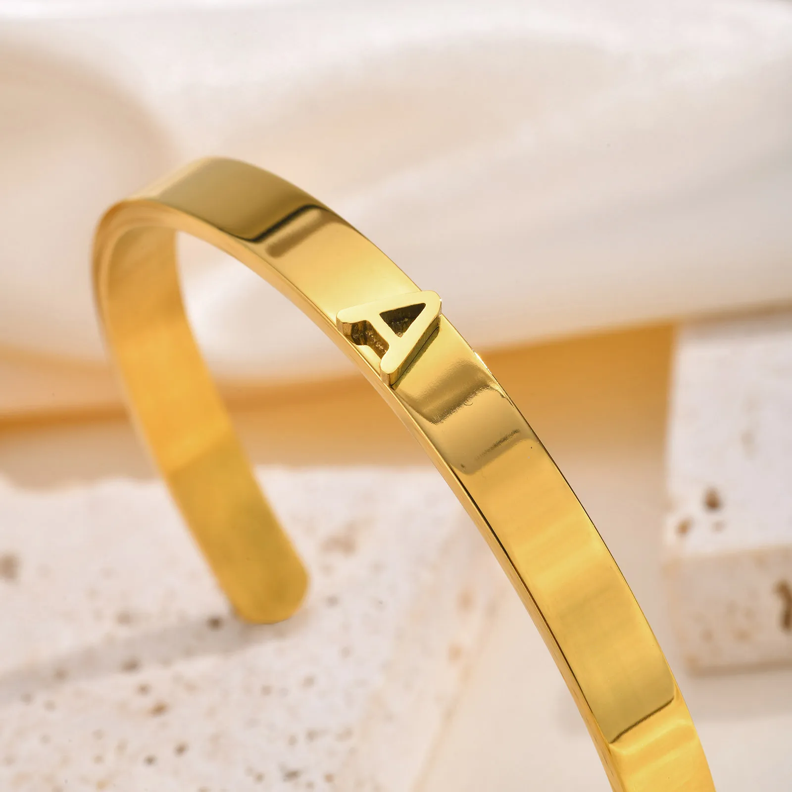 Vnox Letters A-Z Bangles Carving For Women Smooth Stainless Steel Gold Plated Classic Opening Jewelry Comfort Wear Gift To Her