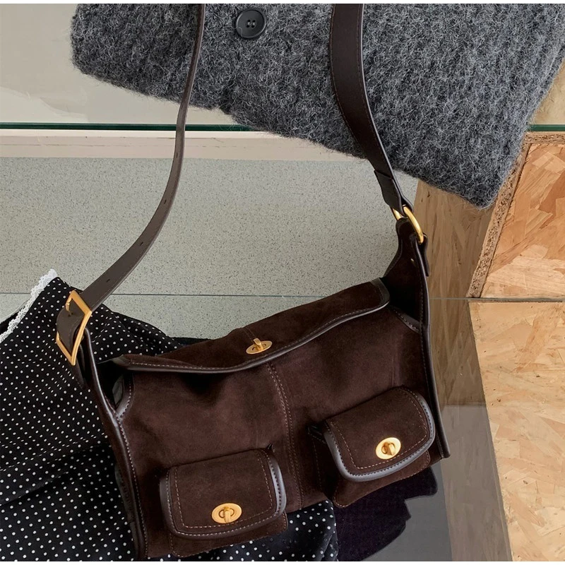 

Замшевая сумка через плечо в стиле ретро, модная сумка через плечо с металлической застежкой и несколькими карманами, повседневная сумка через плечо с широким плечевым ремнем, большая женская сумка, новинка