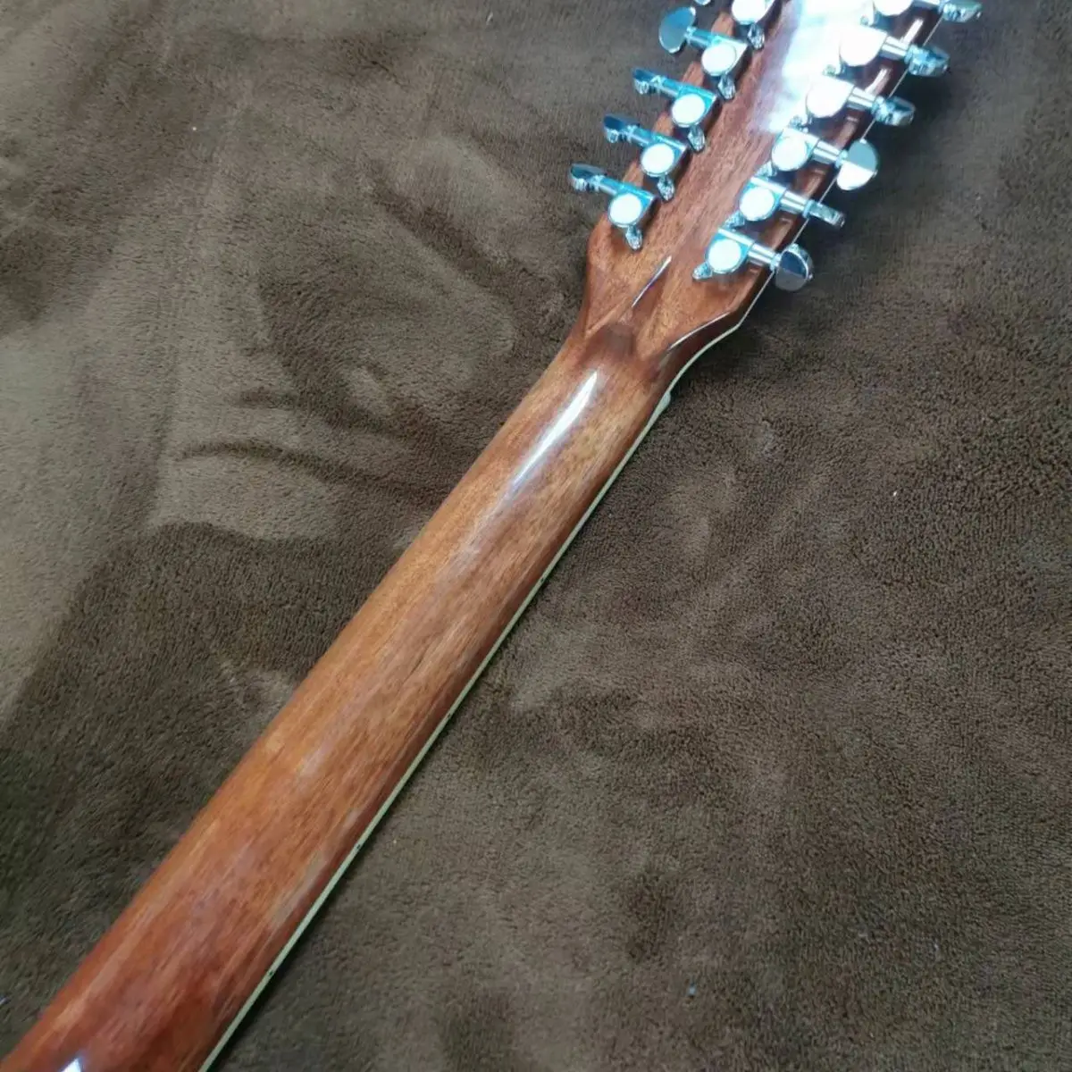 مزهرية كبيرة فاخرة مقاس 41 بوصة من الخشب الصلب، غيتار صوتي كامل على شكل أذن البحر مكون من 12 سلسلة على شكل أصابع