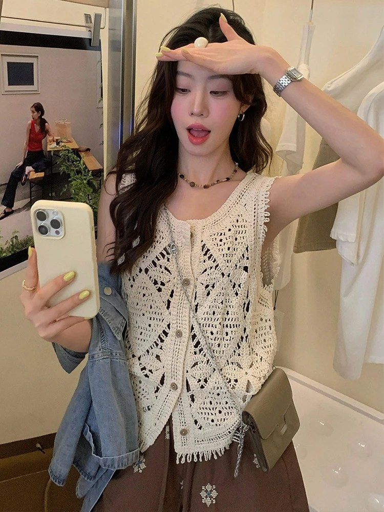 

Women's Korean Sweet Tank Romantic Retro Hollow Hook Flower Vest Female Holiday Single Breasted Beach T-shirt Lady Street Tops
