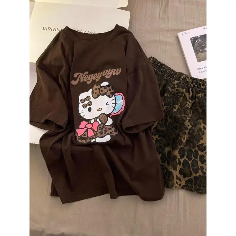 サンリオのハローキティの夏用ホームウェアセット、ラウンドネックTシャツ、ヒョウ柄ショートパンツ、コットンガールズラウンジ、新しいスタイル、迅速な配達 1
