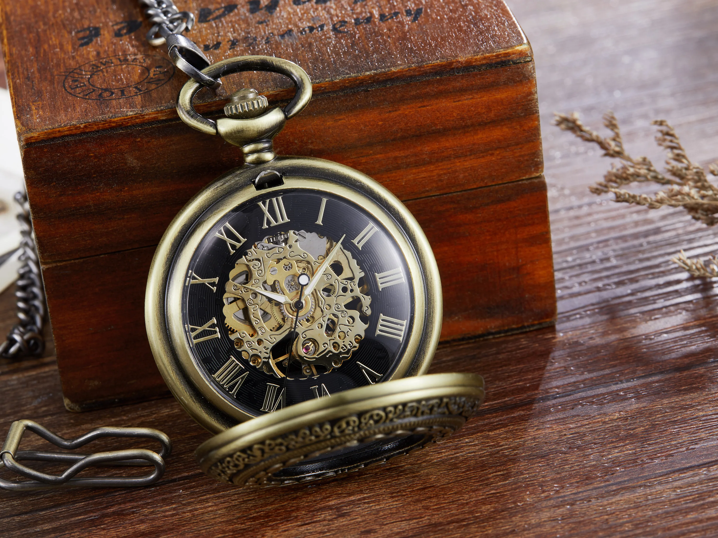 Vintage Retro Pocket Watch Mechanical Man Hand Wind Steampunk Necklace Fob Watch Chain Roman Numerals Lady Clock For Women Men