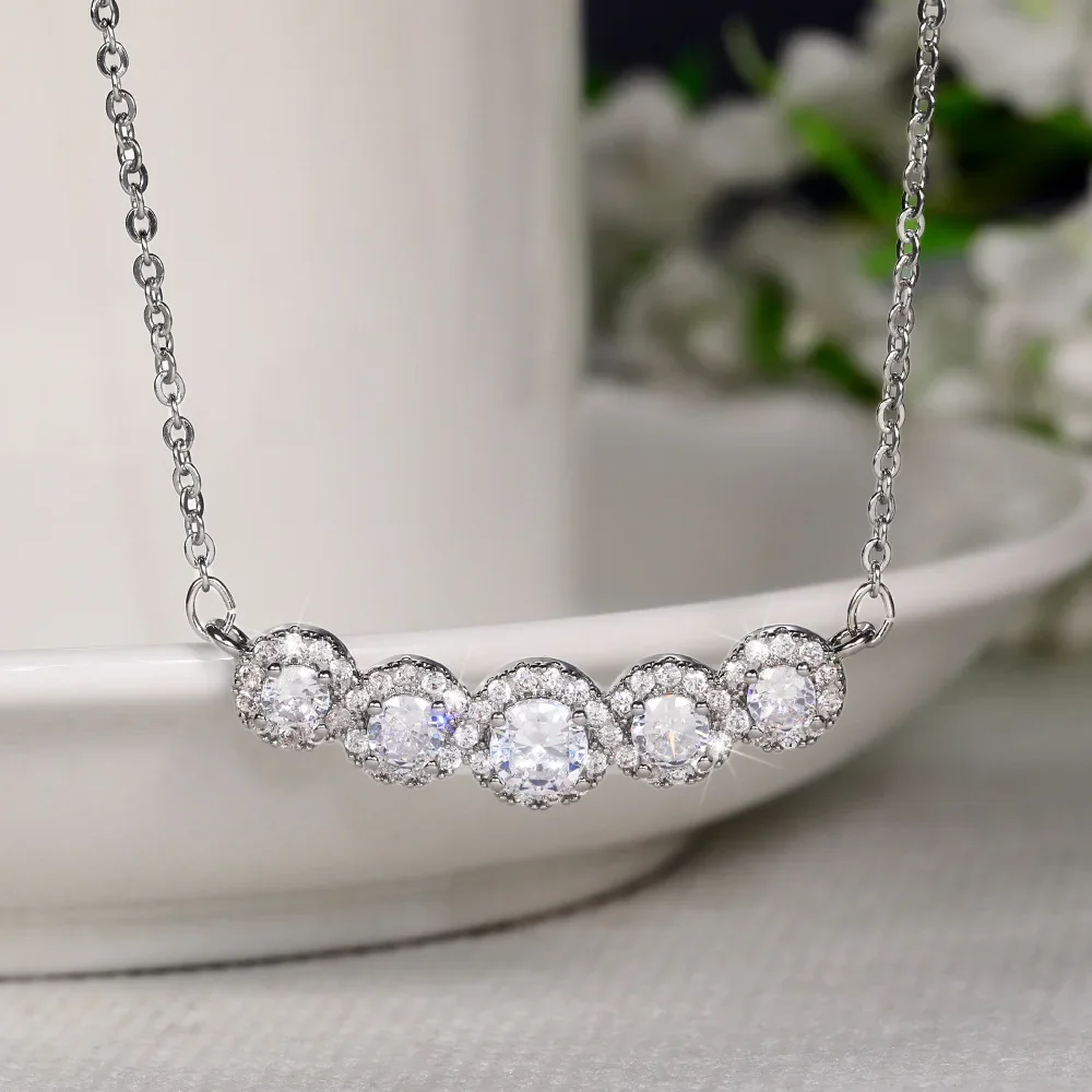 2026 New Elegant Round Pendant Necklace From Europe and America for Attending Banquets, Trendy and Dynamic Jewelry