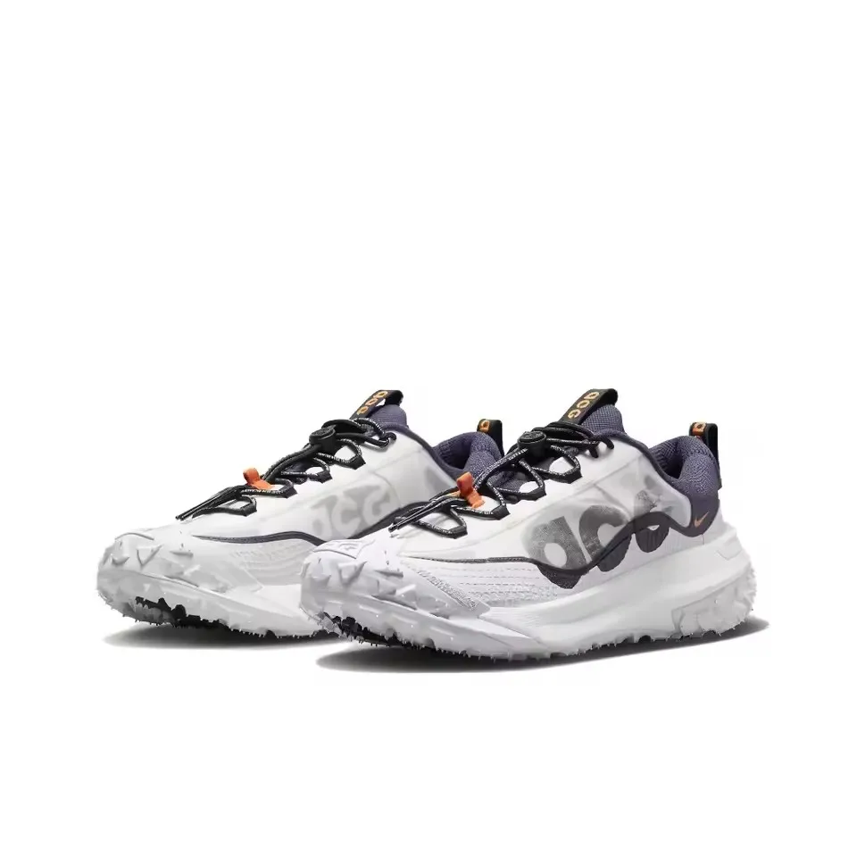 حذاء Nike ACG Mountain Fly 2 LOW GORE-TEX للرجال والنساء، حذاء رياضي مقاوم للماء وجيد التهوية، مريح ويمكن ارتداؤه باللون الأبيض