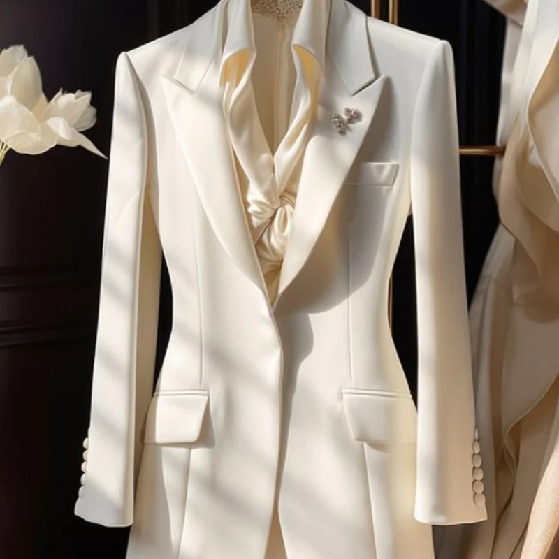 High-end Sense Fried Street Small Suit 2024 European High-end Fashion Small Fragrance Quality Waist White Suit Jacket Woman