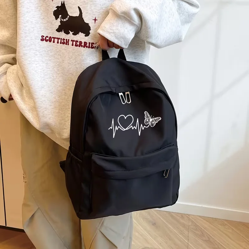 

This large-capacity, casual, and versatile backpack is perfect for back-to-school season. It features a simple heart-shaped Engl