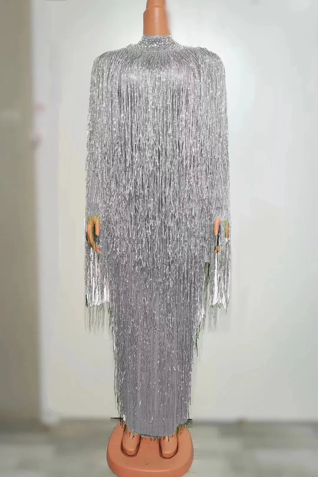 Abito da donna sexy in filato netto da palcoscenico pieno di nappe scintillanti, discoteca, festa, palcoscenico, ballerino, danza bling, servizio fotografico