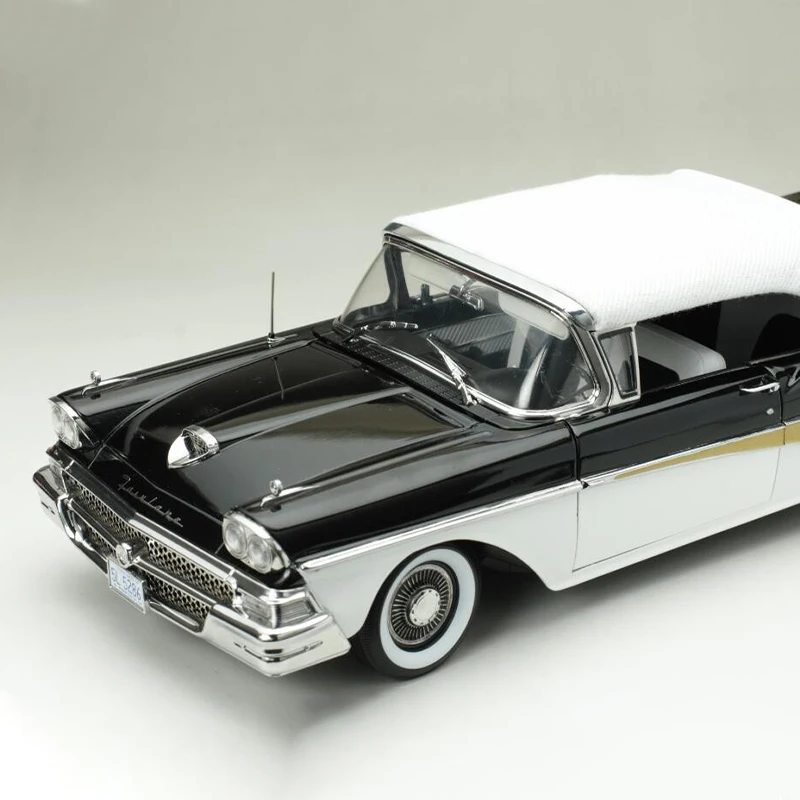 Diecast 1/18 Scale 1958 Ford Fairlane 500 Simulation Alloy Hardtop Classic Car Sedan Souvenir Ornaments Collection Gift Toy