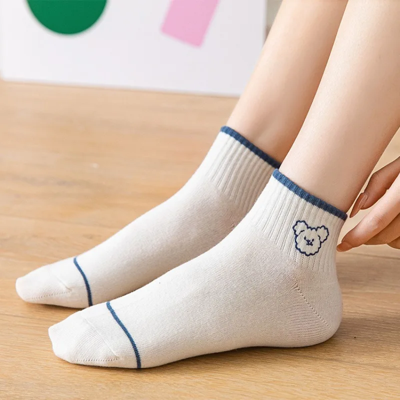 Calcetines de algodón de tubo bajo para mujer, medias de dibujos animados de oso blanco, Kawaii Animal, diario, primavera y verano, novedad