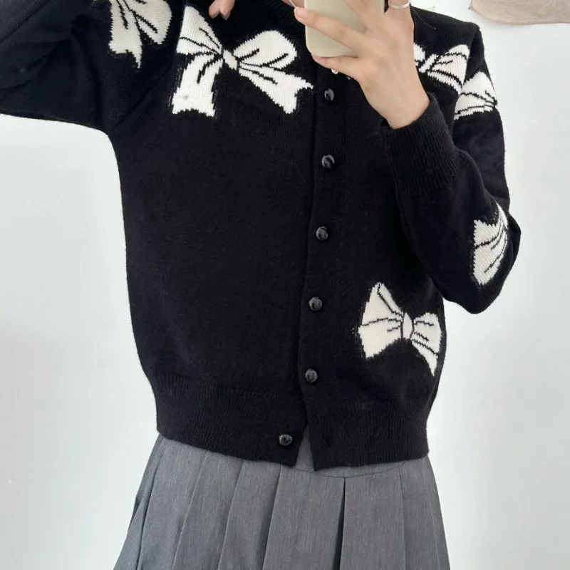 سترة جاكار محبوكة جديدة لربيع وخريف 2025 برقبة دائرية سترة جديدة فضفاضة قصيرة لطيفة