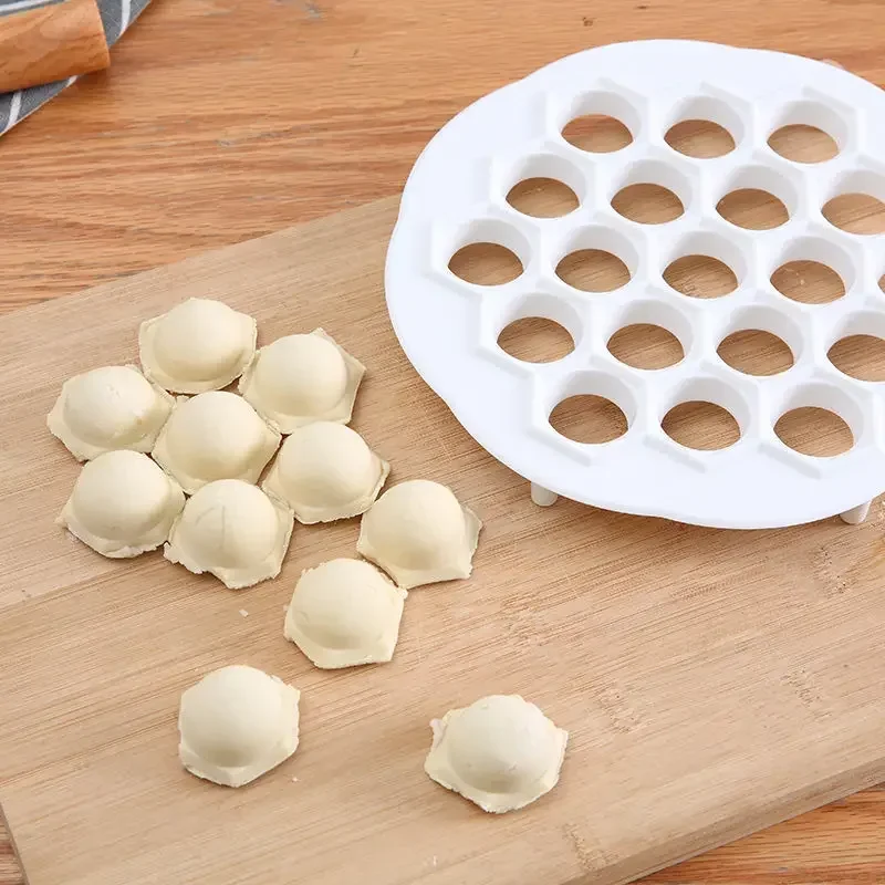 Large Size 19 Holes Kitchen Accessories Dough Press Ravioli Making Mould Dumpling Mold Maker DIY Maker Dumpling Mold Pasta Form