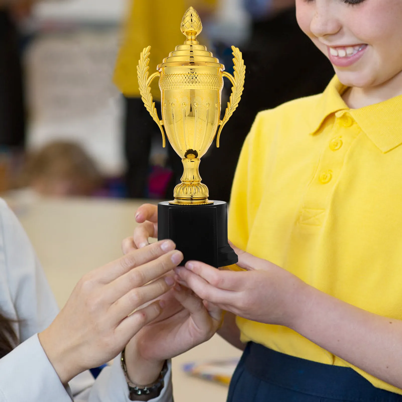 Lightweight Plastic Trophy Cup Gold Design Small Kids Trophy for Classroom Learning Achievements Sports Events Participation