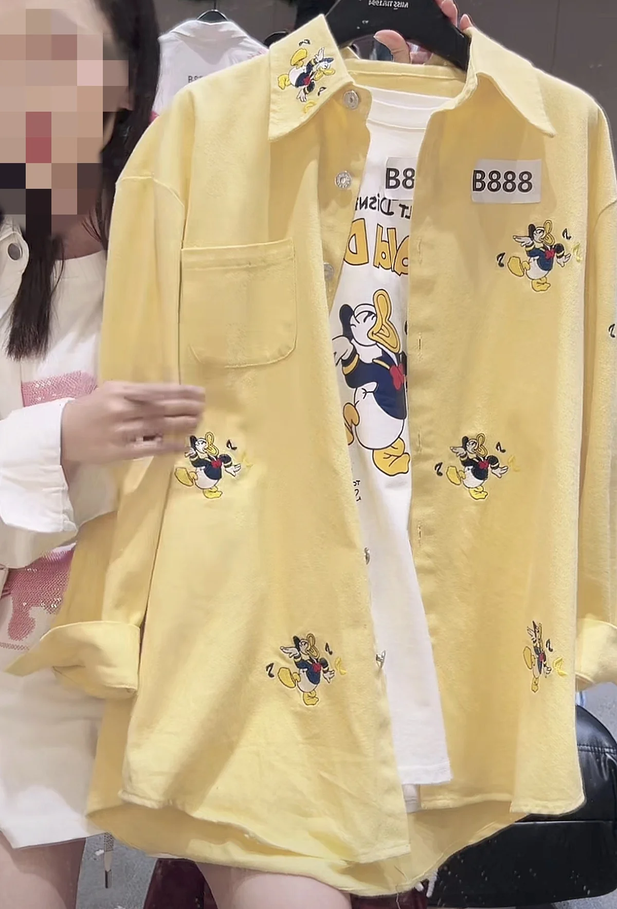 بلوزات نسائية صفراء جديدة لربيع وخريف 2025 تناسب كل مباراة تطريز لطيف دونالد داك سترات فضفاضة بأكمام طويلة قمصان غير رسمية