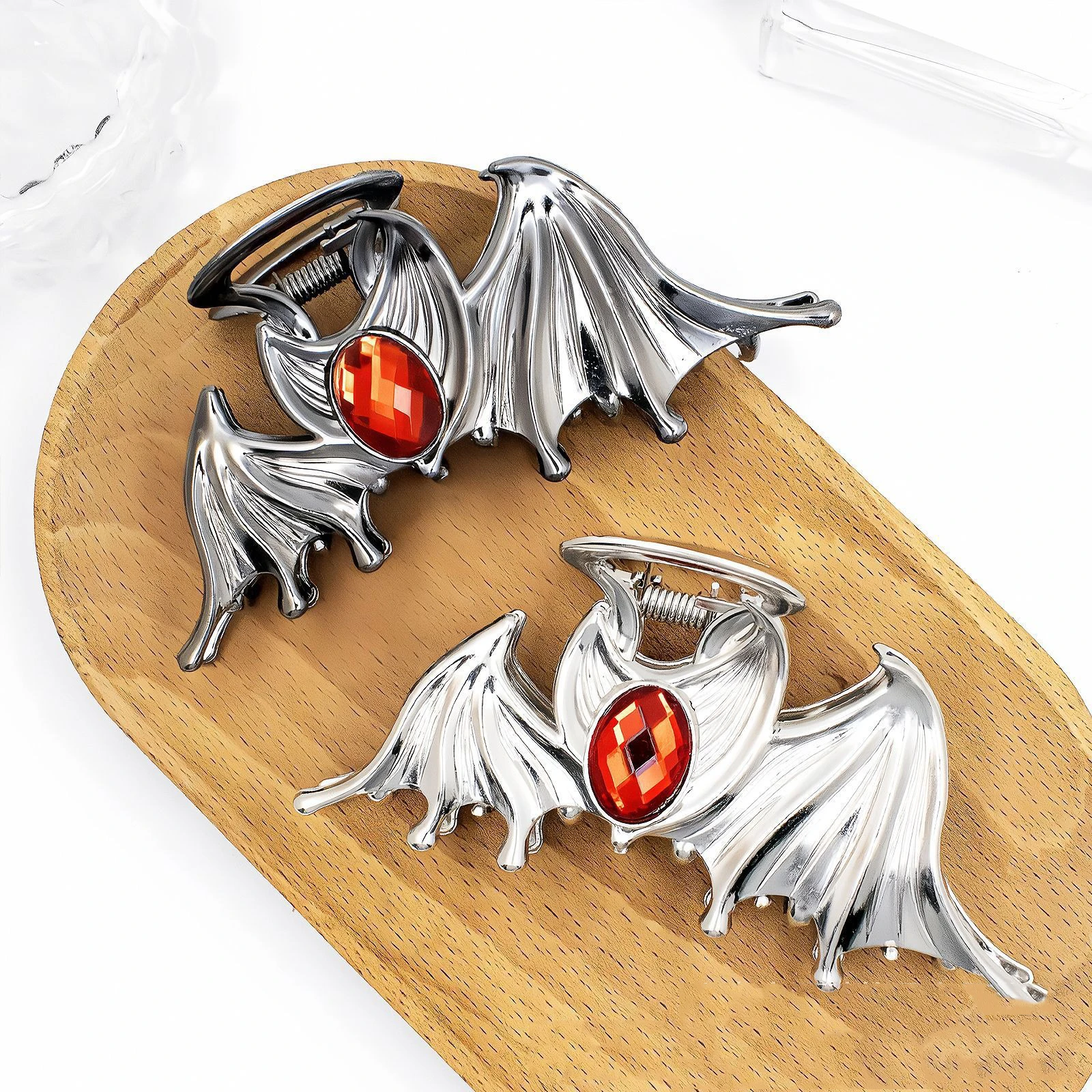 1 Stück modische Gothic-Haarklammern mit Fledermausflügel, metallisches Edelsteinmitte, dunkles okkultes Design, starker Halt für Halloween-Kostüme, Ästhetik