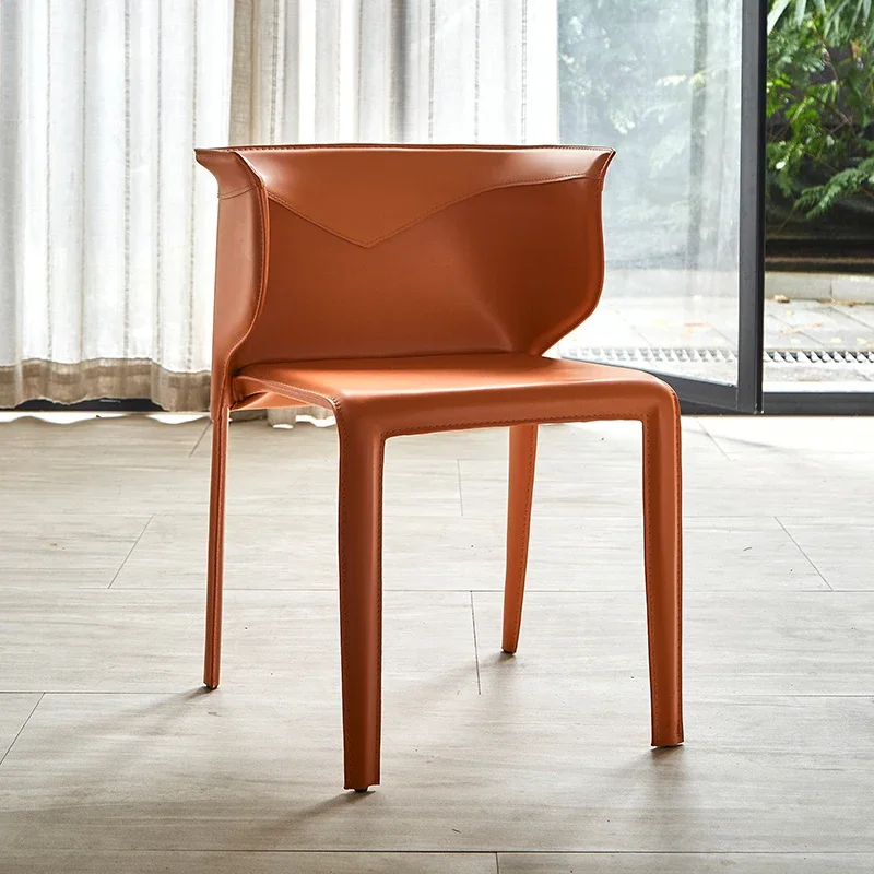 High End Designer Saddle Chair Italian Minimalist Leather Dining Chair for Luxury Hotel and Home