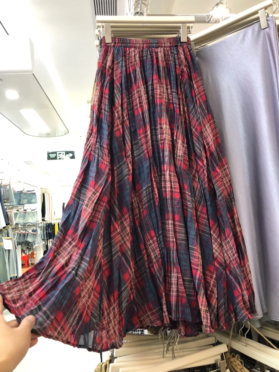 

Ретро-юбка в клетку женская, длинная миди-юбка с асимметричными складками, стройнящая, скрывающая бедра, с цветовыми блоками, А-силуэт, с высокой талией