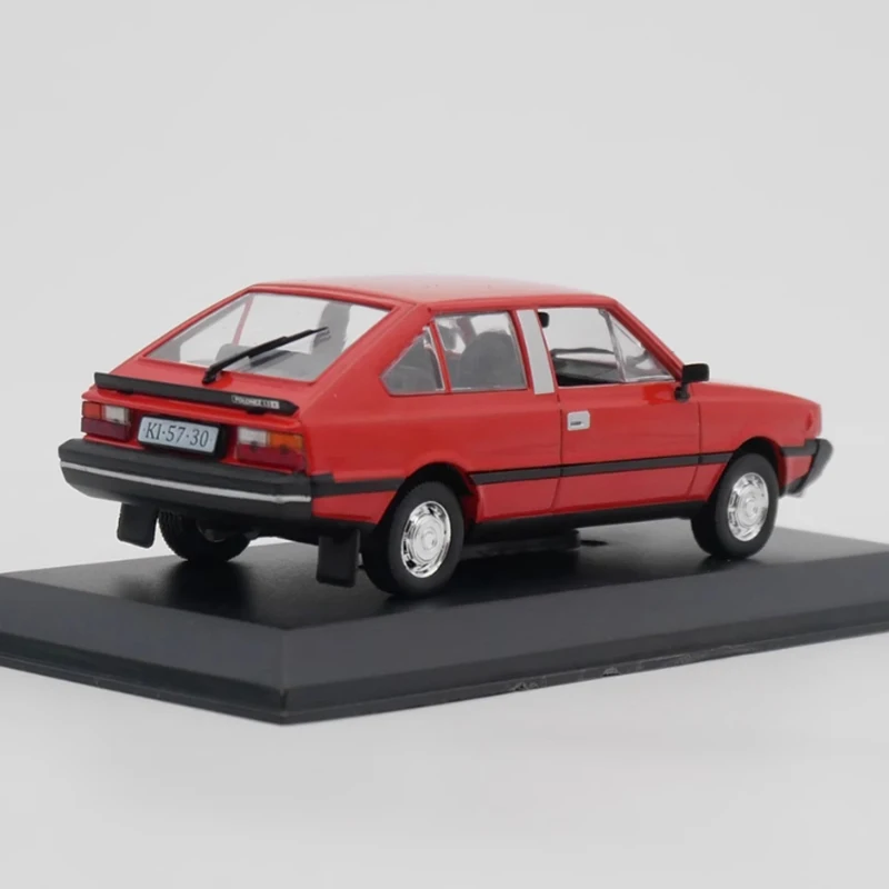 IXO Diecast 1:43 Scale FSO POLONEZ Coupe Alloy Car Model Finished Product Simulation Toy Collection Gift Static Model Display