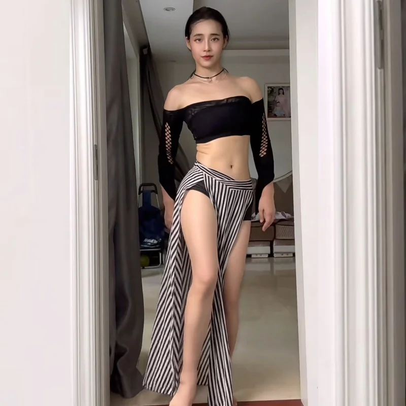 Nuevo traje de práctica de danza del vientre para mujer con top de malla de manga larga y falda larga a rayas conjunto de ropa de entrenamiento de danza para principiantes